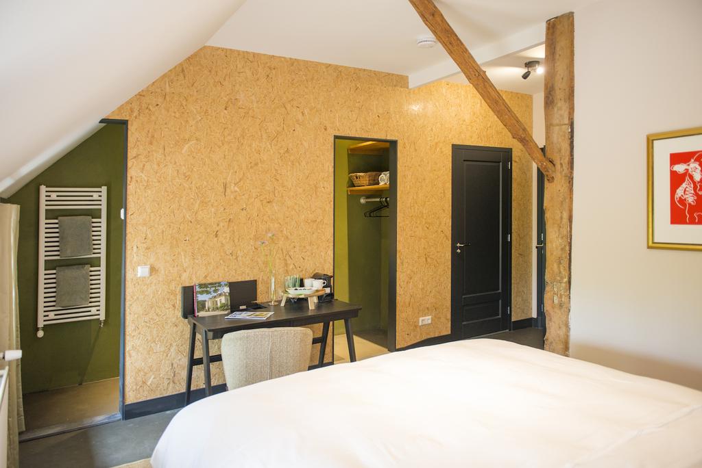 Kamer 1 van B&B De HEEREN van TUIL schrijftafel