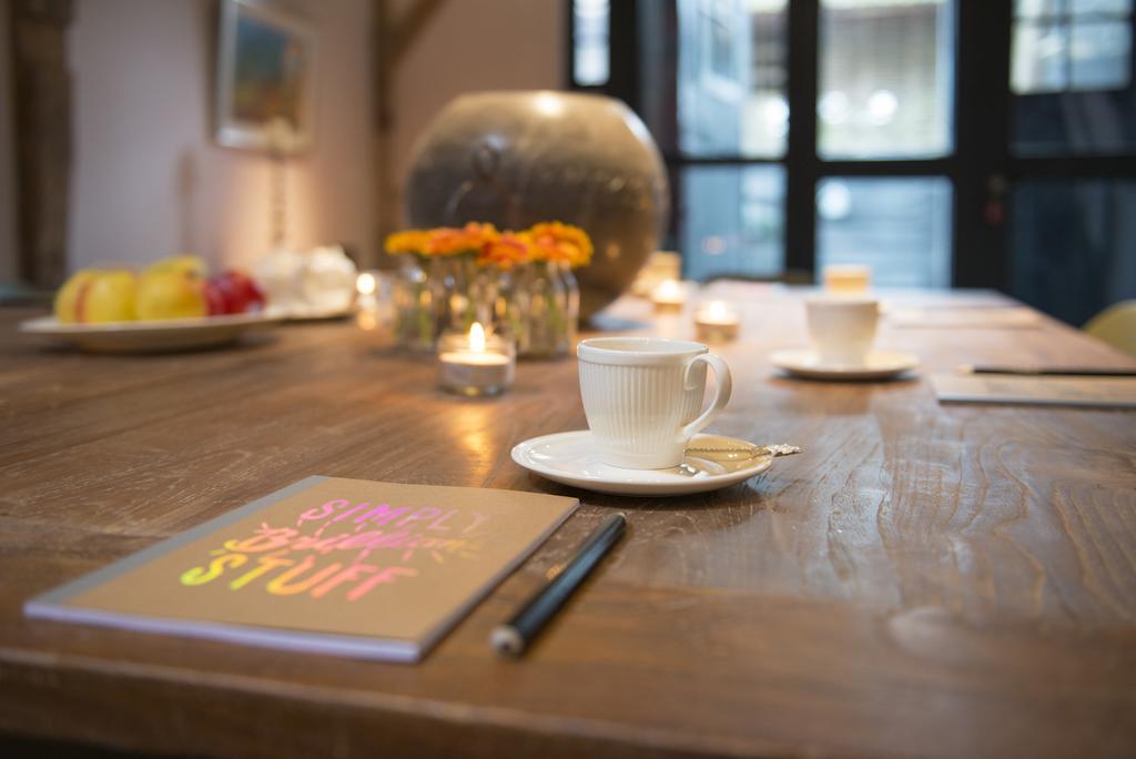 Vergaderen bij De HEEREN van TUIL vergadertafel detail